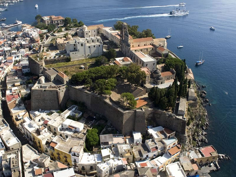 03-lipari-castello-museo.jpg