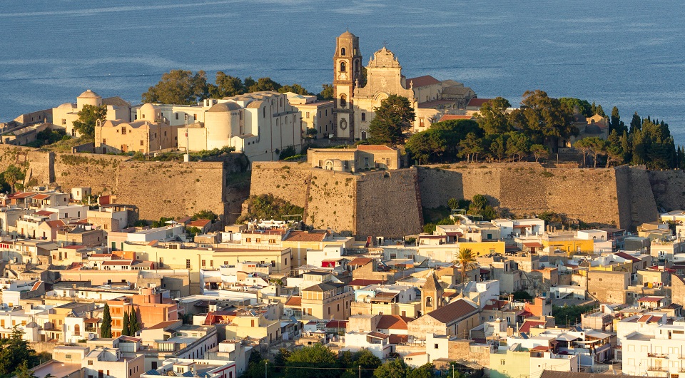 Castello-di-lipari.jpg