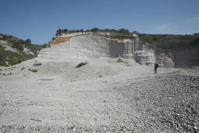 Cava-di-pomici-Lipari.jpg