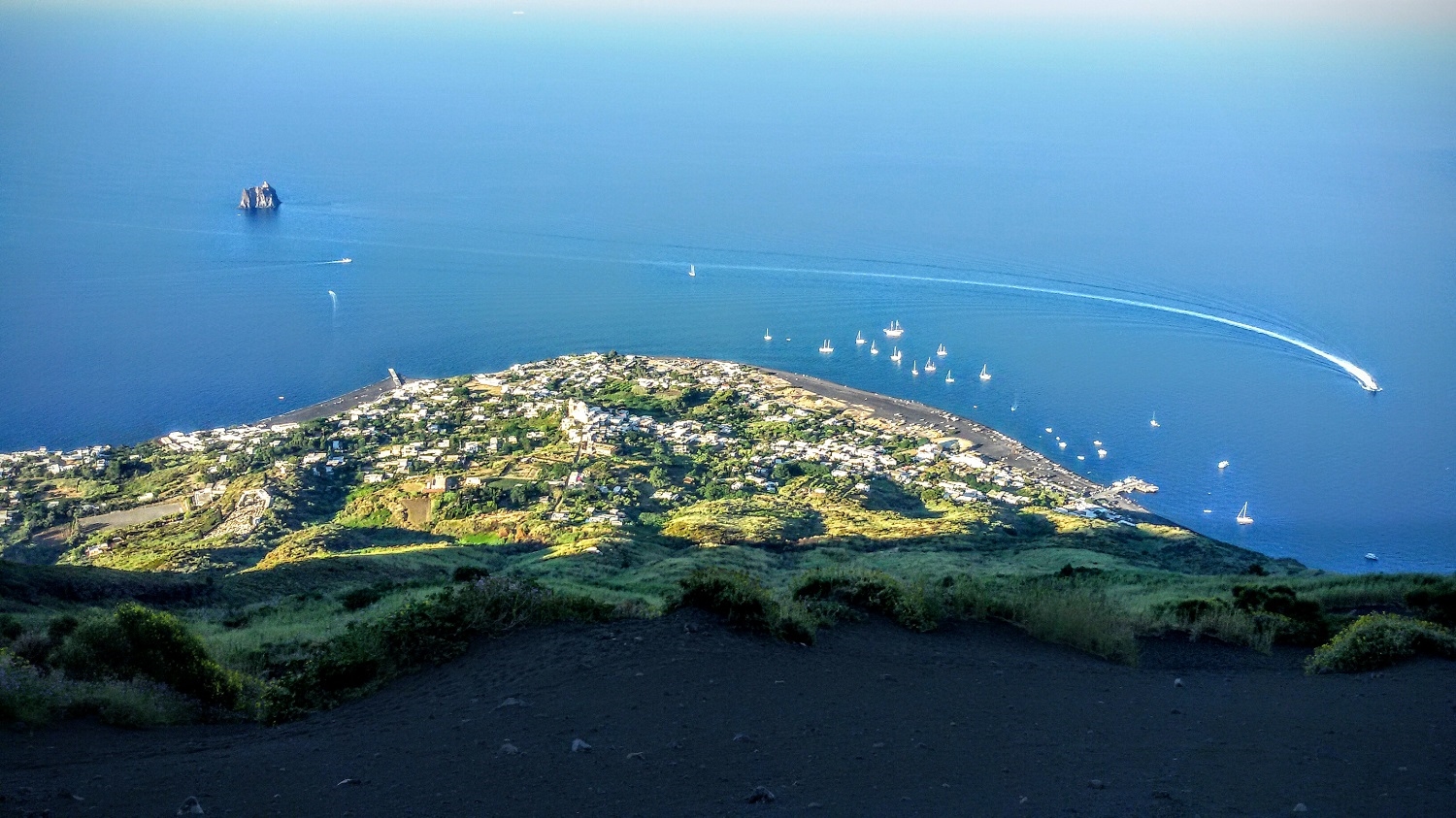 Il-panorama-di-Stromboli.jpg