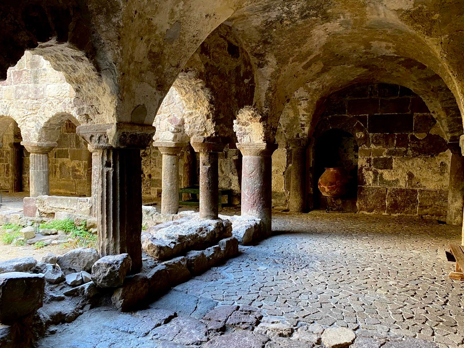 LIPARI_Chiostro San Bartolomeo_1 (ph. Melamedia).jpg