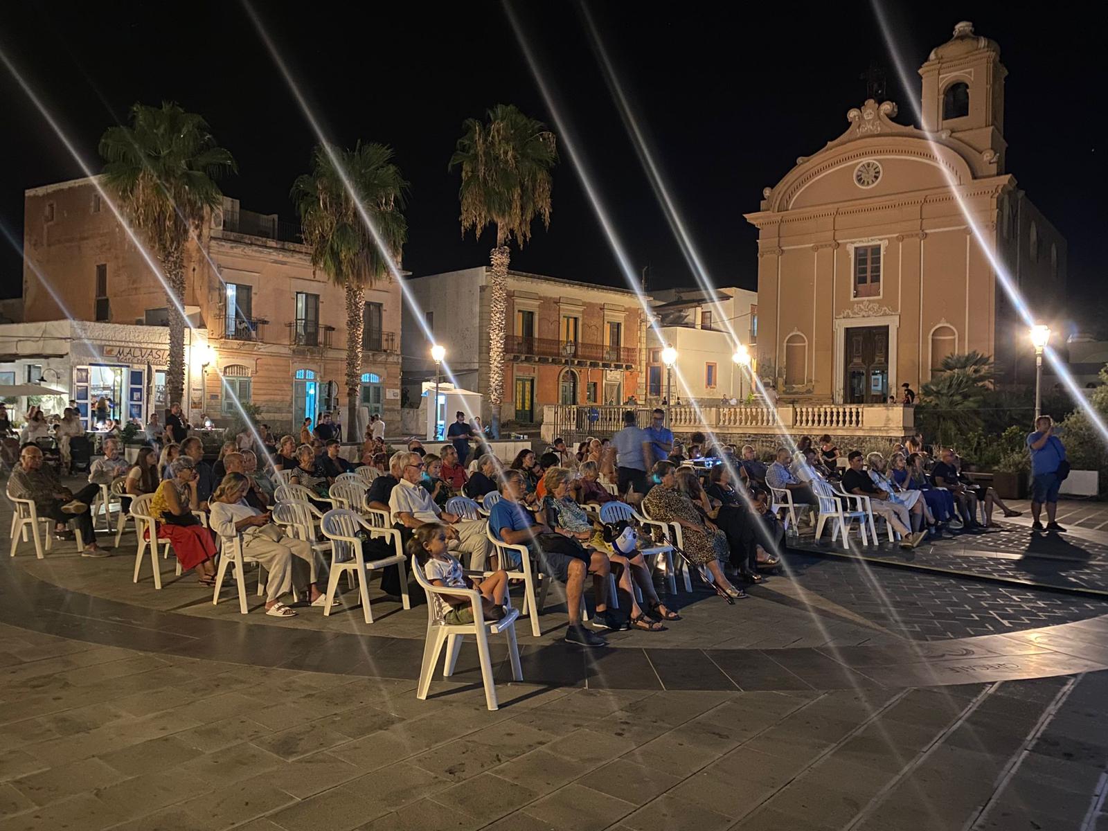 Malfa, il pubblico della serata dedicata all’Argentina.jpg