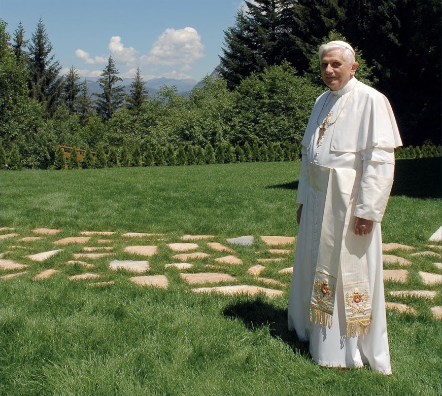 PAPA BENEDETTO XVI FOTO.jpg