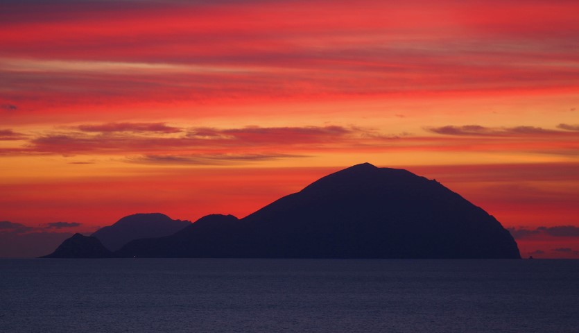 Panorama da Pollara, Salina a Filicudi & Alicudi .jpg