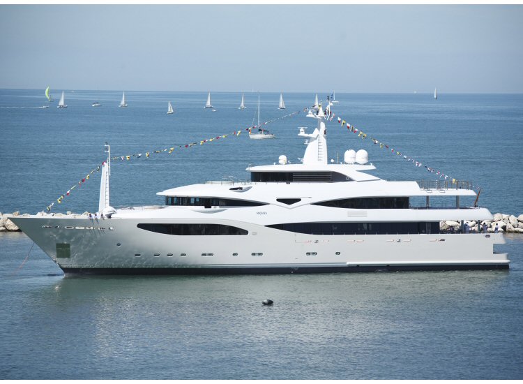 Yacht MARAYA - Image Courtesy of CRN.jpg