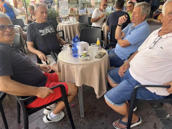 amici al bar.jpg