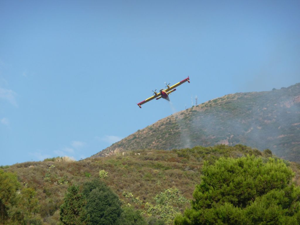 canadair4