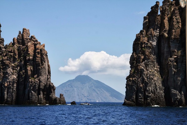 isole_eolie_mediterraneo_in_catamarano_284_1.jpg